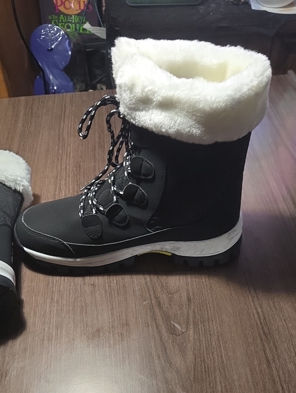 NEW NEVER WORN Women’s Black Winter Lace-Up Boots with Cream Faux Fur Cuff